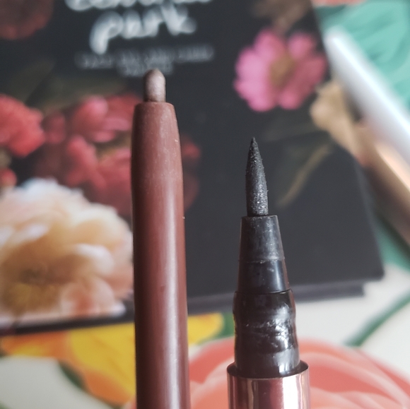 Laura Gellar Central Park pallete & 2 eyeliners - Picture 3 of 8